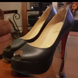 Leather Peep-Toe Platform Pumps Black